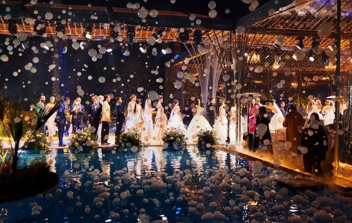 Special effects for weddings με πυροτεχνήματα και ψυχρά εφέ φωτιάς σε ρομαντικό σκηνικό.