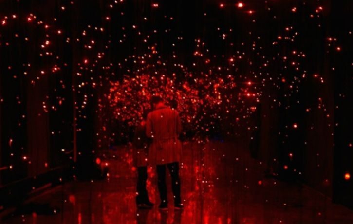 Εντυπωσιακά special effects for weddings: confetti cannons και streamers την ώρα του πρώτου χορού.