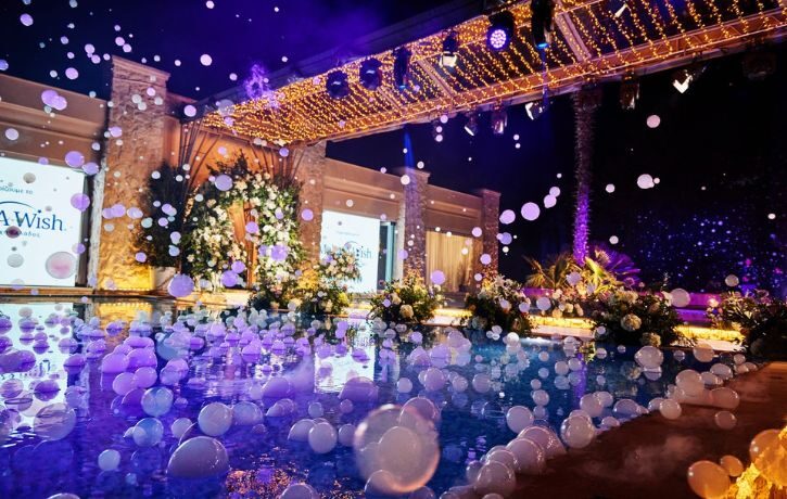 Γαμήλιο show με special effects for weddings — indoor fireworks και μουσικά συγχρονισμένα εφέ.