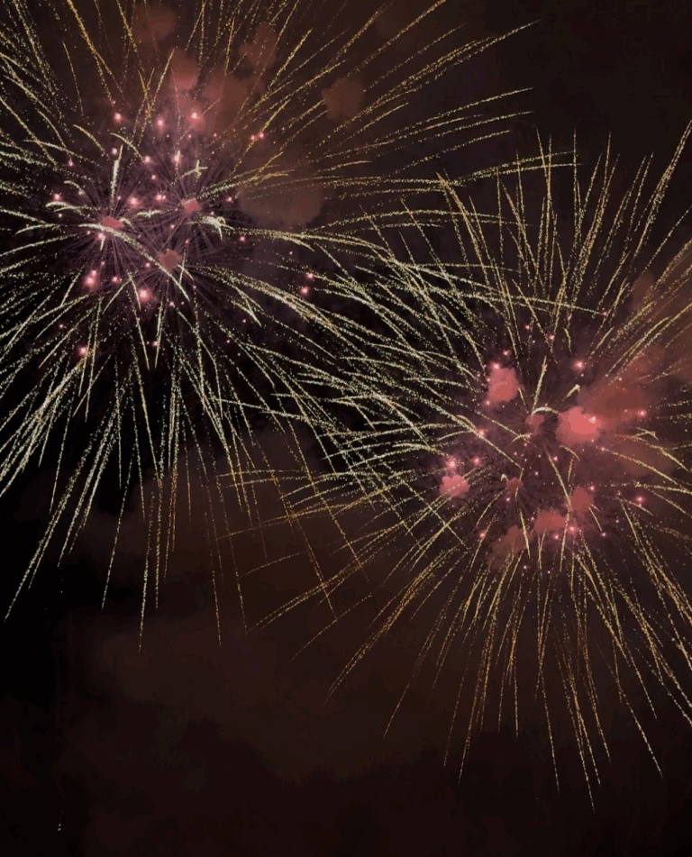 Unique pyromusical shows με συνδυασμό μουσικής και πυροτεχνημάτων.